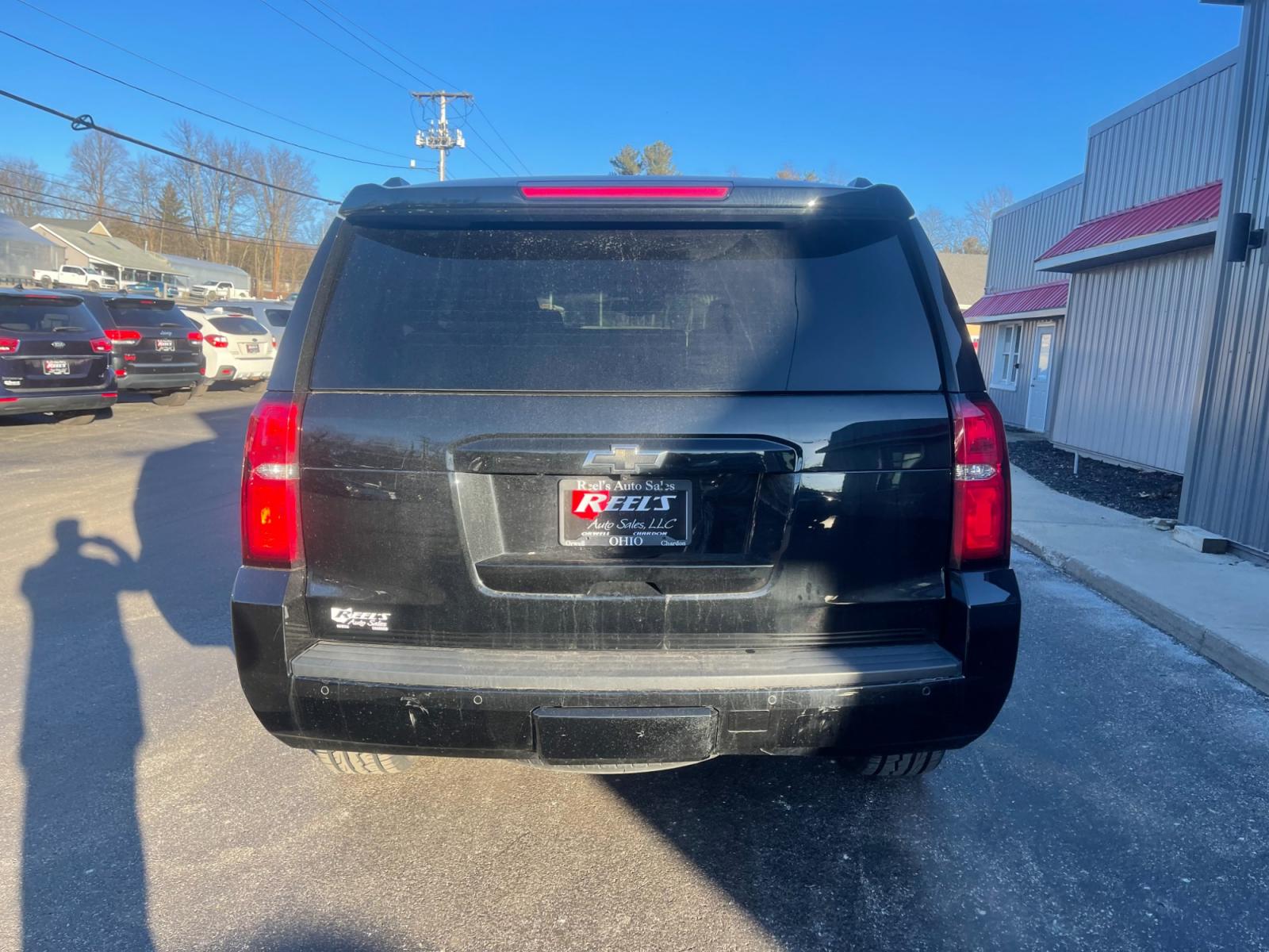 2018 Black /Black Chevrolet Tahoe LT 4WD (1GNSKBKC9JR) with an 5.3L V8 OHV 16V engine, 6A transmission, located at 11115 Chardon Rd. , Chardon, OH, 44024, (440) 214-9705, 41.580246, -81.241943 - This 2016 Chevrolet Tahoe LT 4WD is a full-size SUV that comes equipped with an array of high-end features for safety, comfort, and convenience. It includes blind spot monitoring, rear cross traffic alert, and forward collision warning for enhanced safety. The interior boasts heated leather seats, d - Photo #8